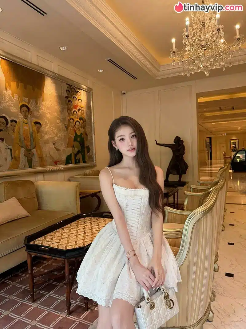 Tracy Diệu Anh khoe visual trong trẻo xứng danh nàng thơ đắt giá của local brand Việt