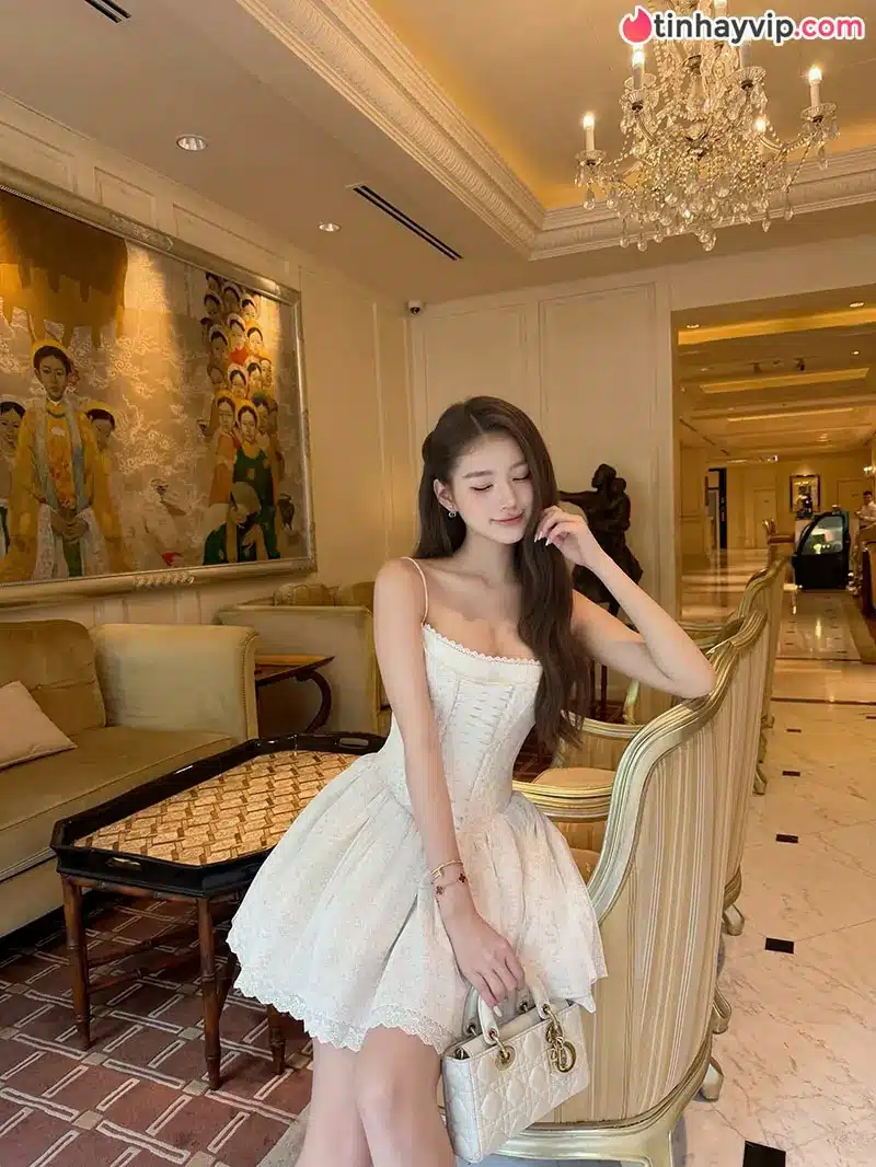 Tracy Diệu Anh khoe visual trong trẻo xứng danh nàng thơ đắt giá của local brand Việt