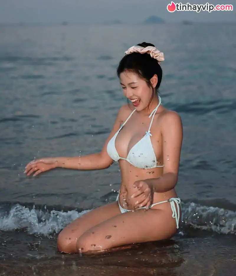Hot girl trứng rán Trần Thanh Tâm diện bikini khoe trọn vóc dáng nóng bỏng sau sinh