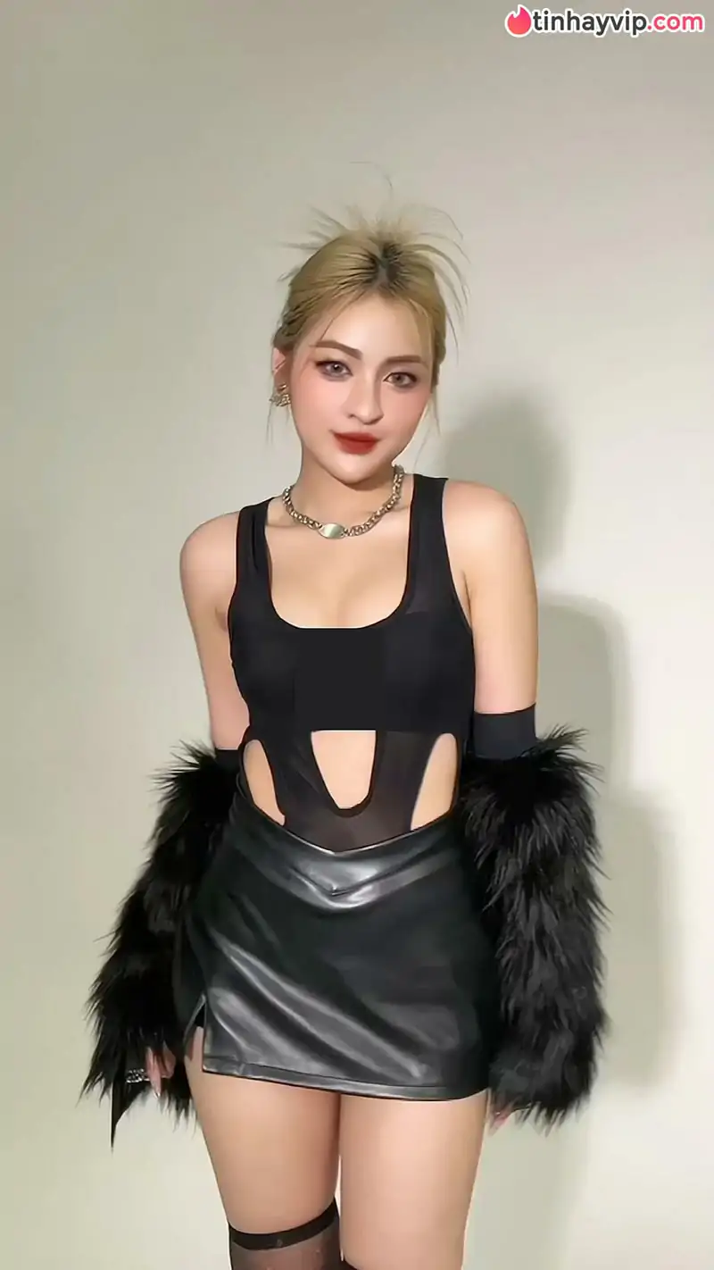 Hot girl trứng rán Trần Thanh Tâm diện bikini khoe trọn vóc dáng nóng bỏng sau sinh