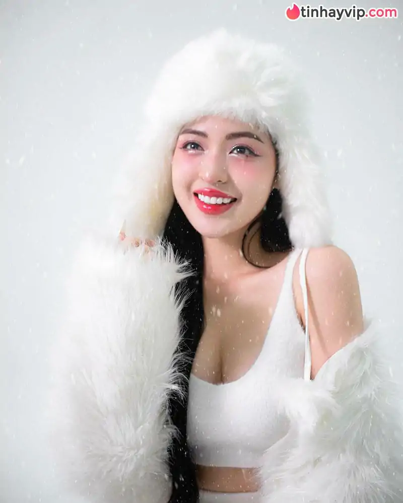 Hot girl trứng rán Trần Thanh Tâm diện bikini khoe trọn vóc dáng nóng bỏng sau sinh