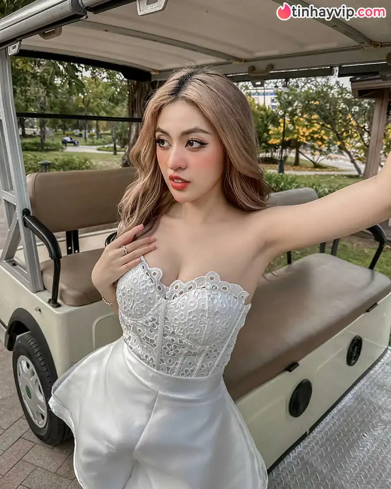 Hot girl trứng rán Trần Thanh Tâm diện bikini khoe trọn vóc dáng nóng bỏng sau sinh