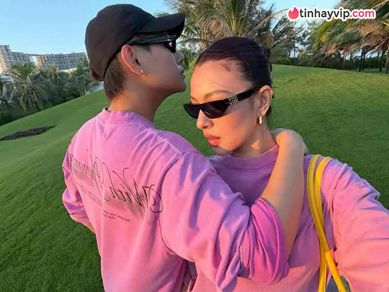 Tú Hảo khoe sắc vóc quyến rũ trong bộ ảnh tại Vĩnh Hy