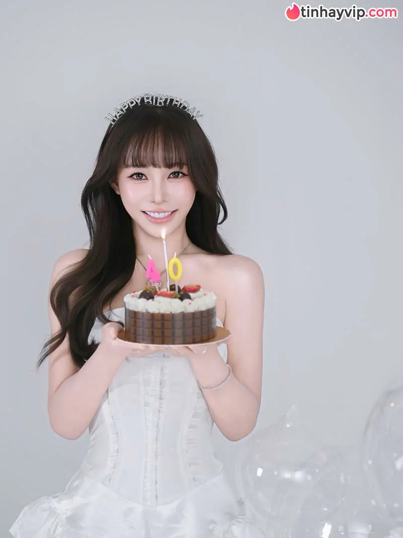 Ngất ngây trước visual hack tuổi của Ava Wu trong bộ ảnh sinh nhật đón tuổi 40