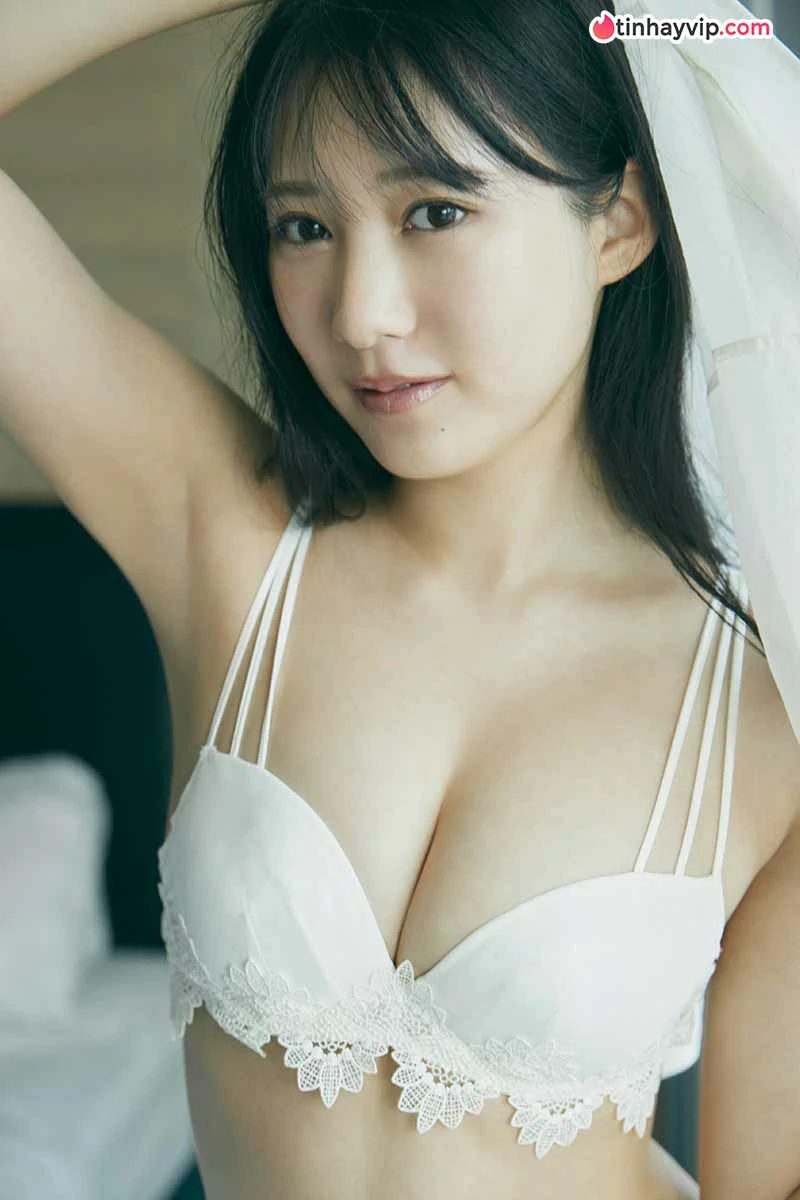 Yokono Sumire khoe vóc dáng quyến rũ trong ảnh nội y