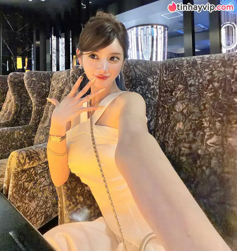 Bad girl Assun gây sốt với bộ ảnh thả dáng đầy gợi cảm tại thiên đường giải trí Manila