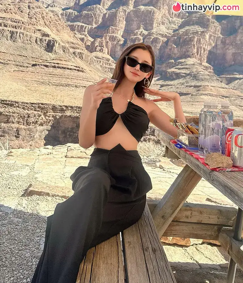 Bad girl Assun gây sốt với bộ ảnh thả dáng đầy gợi cảm tại thiên đường giải trí Manila