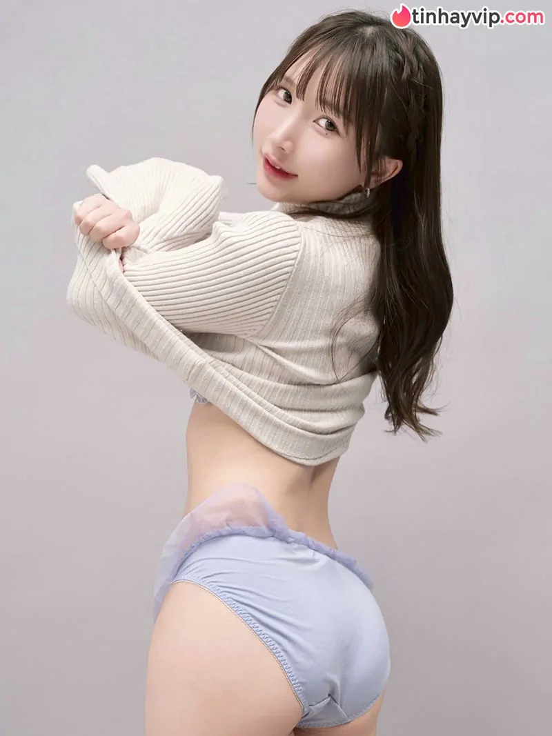 Kana Yura diện bikini khoe vóc dáng hạt tiêu mọng nước khiến fan mất ăn mất ngủ