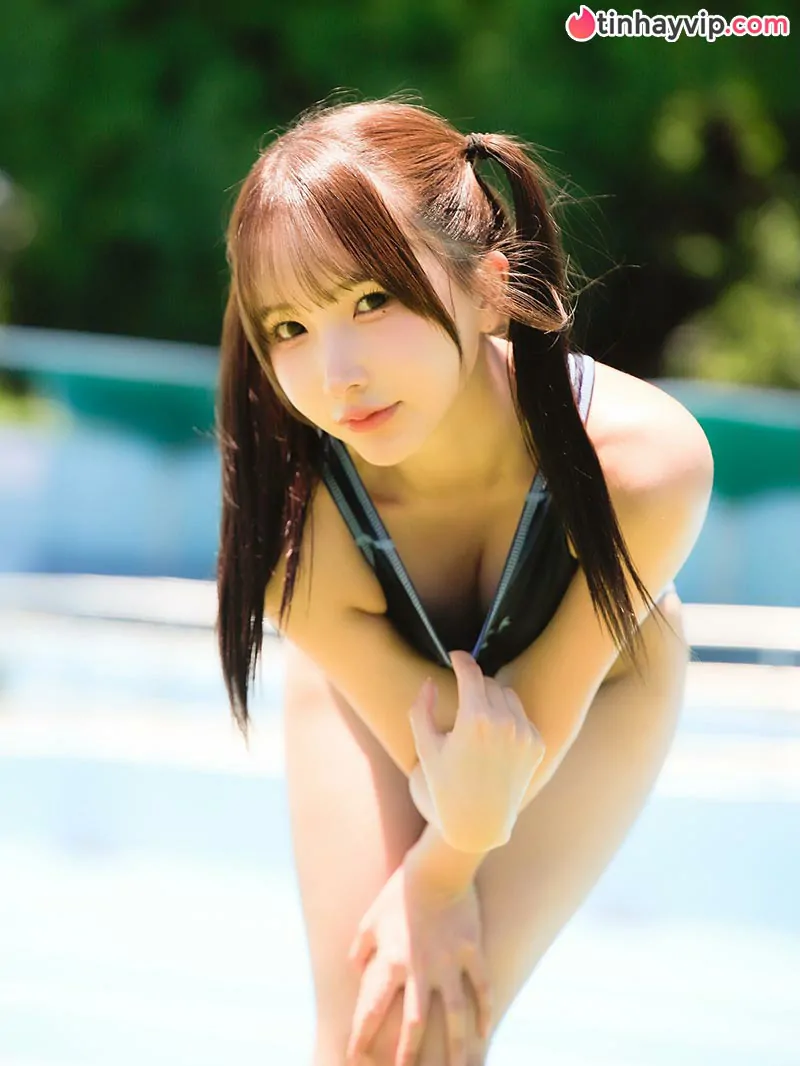 Kana Yura diện bikini khoe vóc dáng hạt tiêu mọng nước khiến fan mất ăn mất ngủ