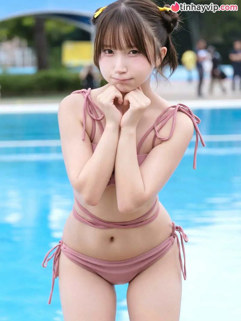 Kana Yura diện bikini khoe vóc dáng hạt tiêu mọng nước khiến fan mất ăn mất ngủ