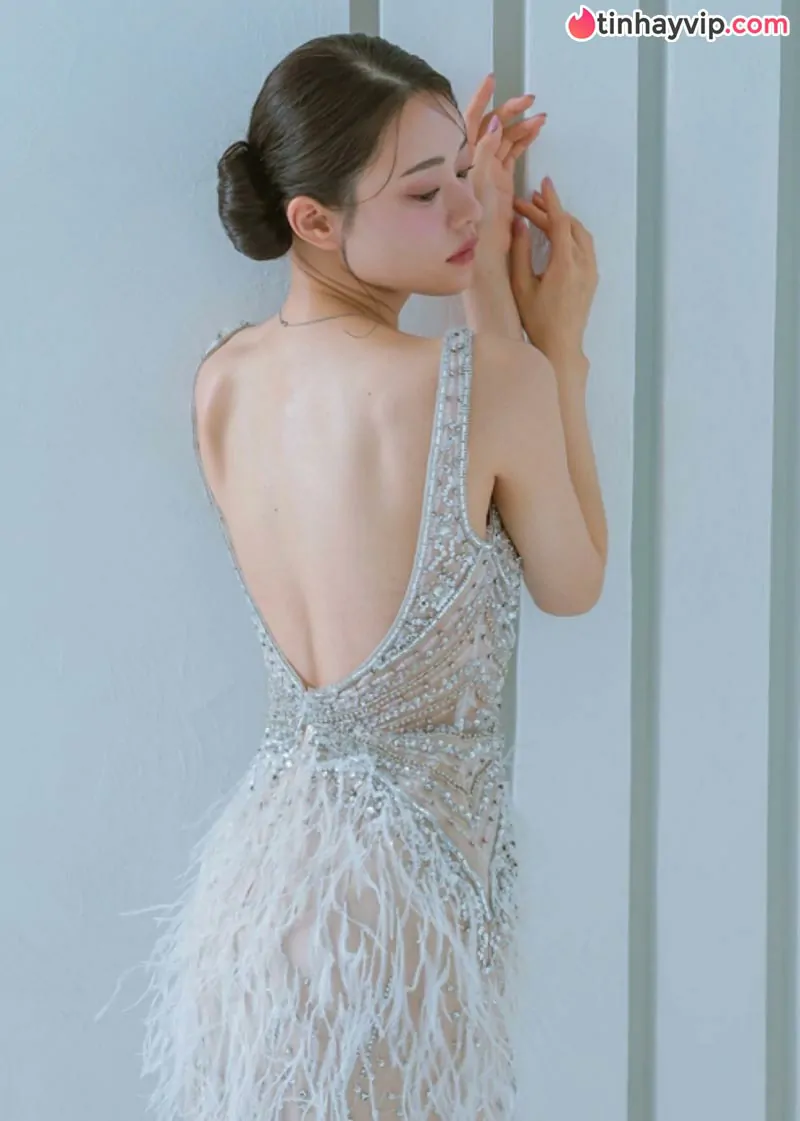 Nữ tiếp viên 100 triệu yên đốn tim phái mạnh với thần thái ngây thơ cùng body rực lửa