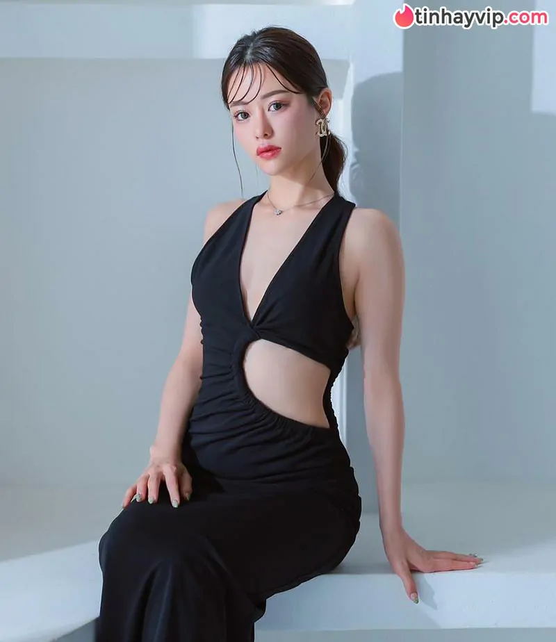 Nữ tiếp viên 100 triệu yên đốn tim phái mạnh với thần thái ngây thơ cùng body rực lửa