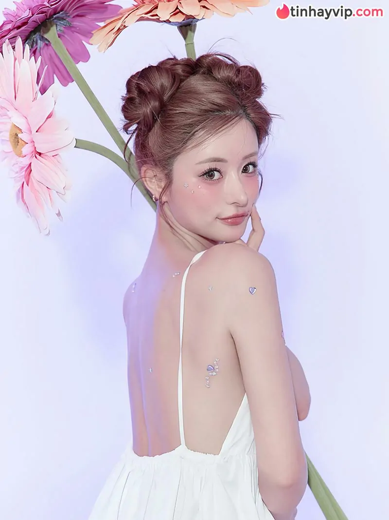 Nữ tiếp viên 100 triệu yên đốn tim phái mạnh với thần thái ngây thơ cùng body rực lửa