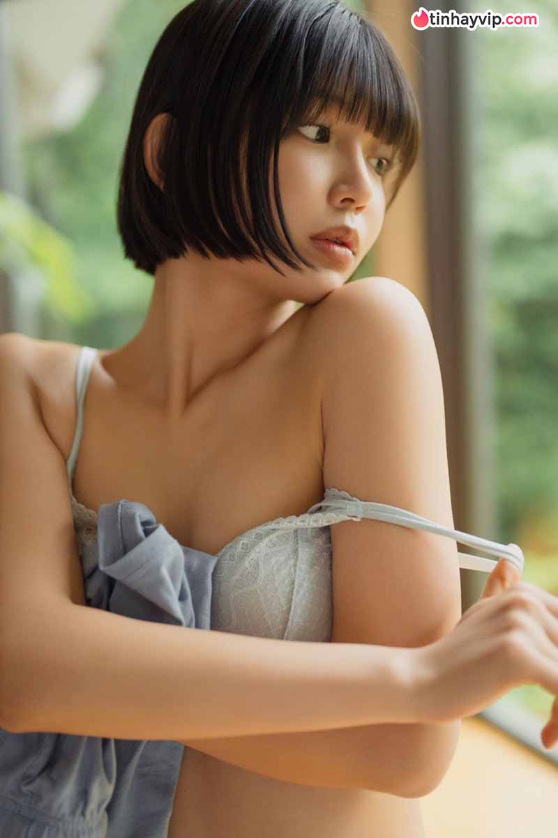 Minami Ami khoe đôi chân đẹp trong ảnh gravure mới