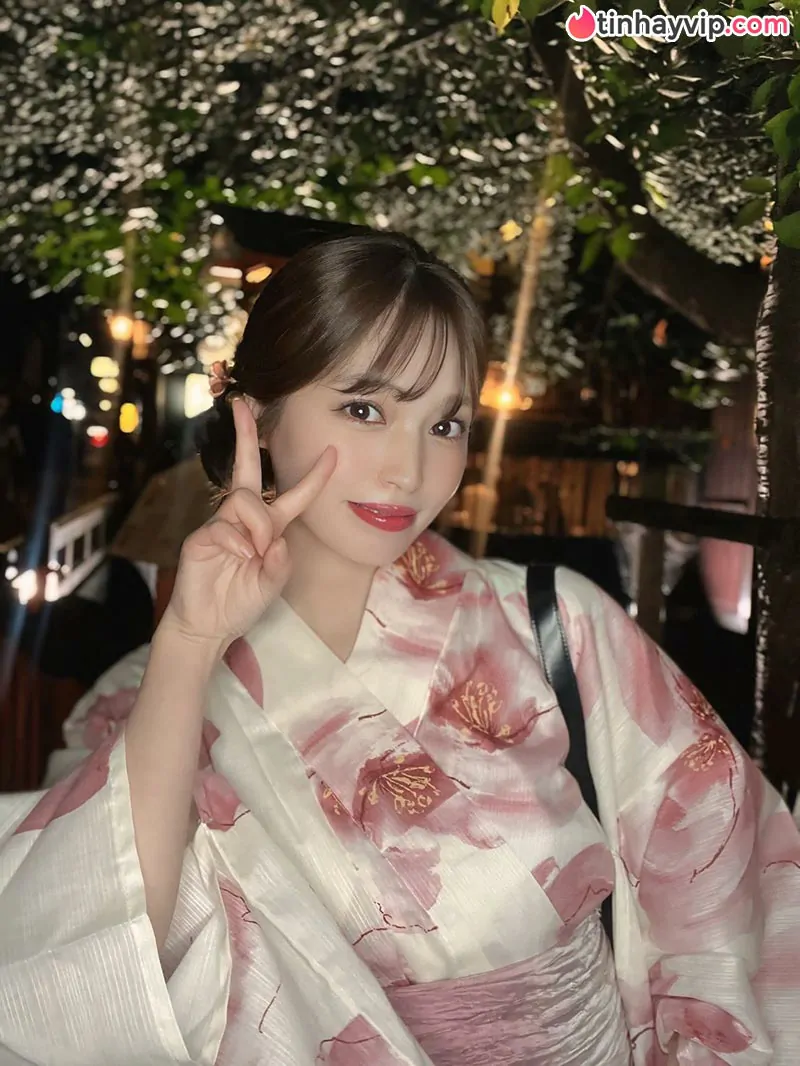 Nữ thần gravure Miyu Murashima dấn thân làm tiếp viên hộp đêm sau bê bối tình cảm chấn động
