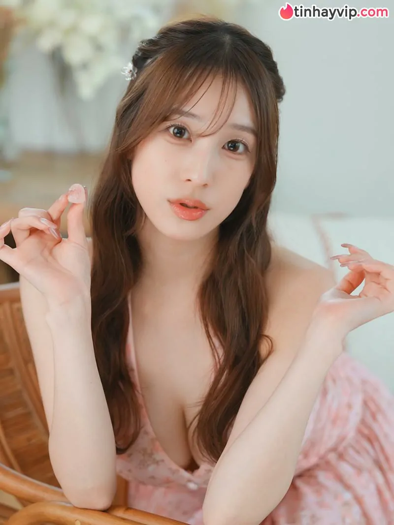 Nàng thơ của hãng Idea Pocket đốt cháy mọi khung hình với concept bikini ánh kim táo bạo