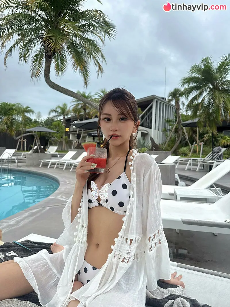 Bị cảnh sát bắt giữ vì tàng trữ chất cấm, Rino Tazawa vẫn giơ ngón tay ngông cuồng thách thức dư luận