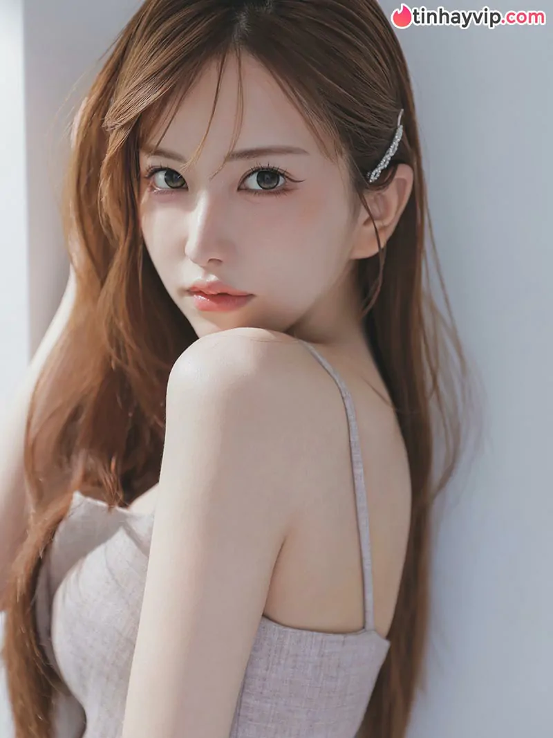 Bị cảnh sát bắt giữ vì tàng trữ chất cấm, Rino Tazawa vẫn giơ ngón tay ngông cuồng thách thức dư luận