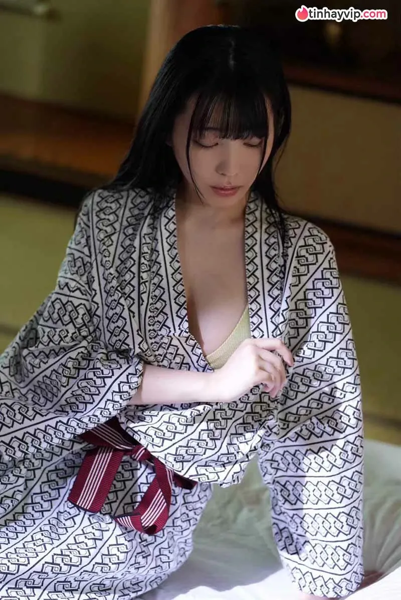 Rui Shido từ cô giáo luyện thi trở thành diễn viên AV