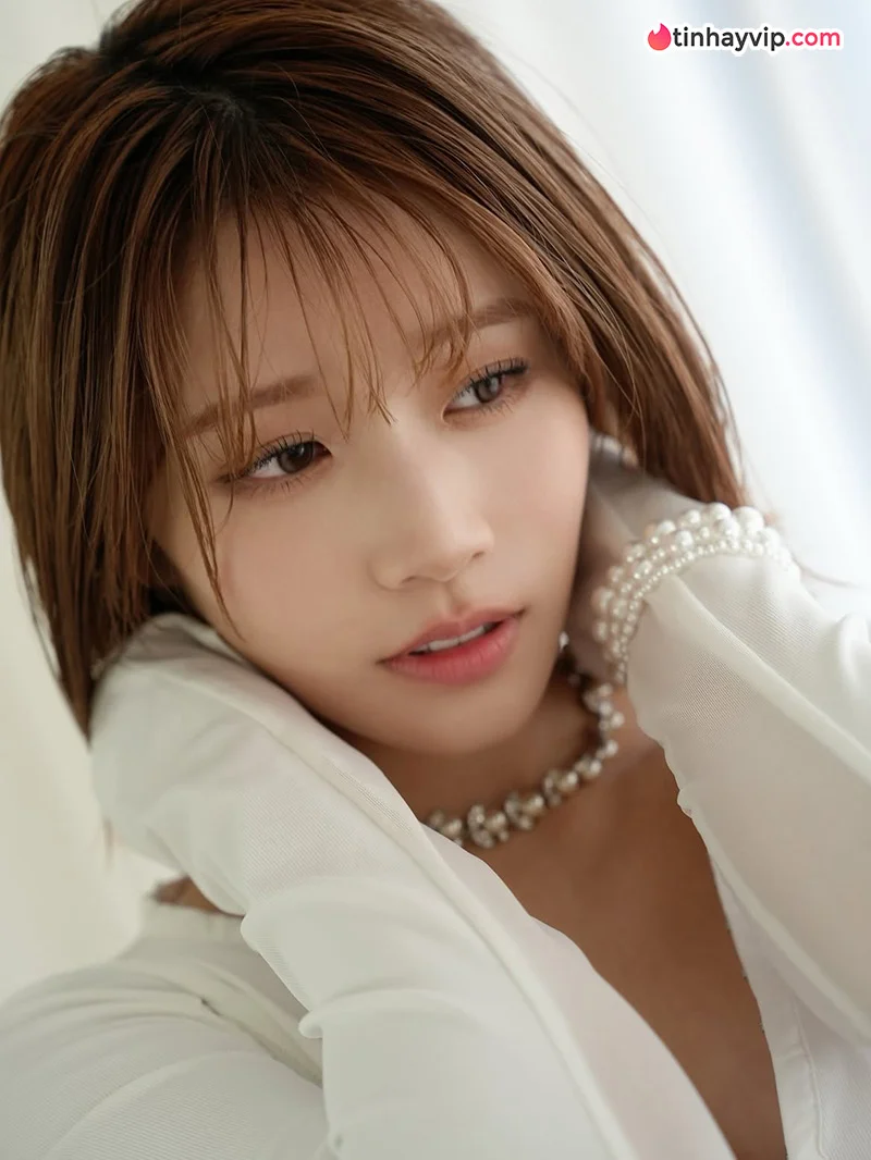 JAV idol Saika Kawakita gây phẫn nộ vì dùng AI làm phim 18+