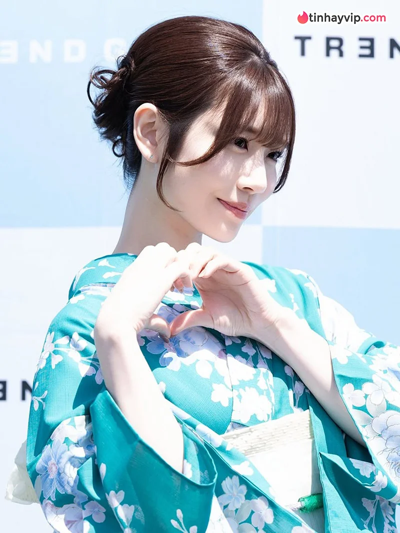 JAV idol Saika Kawakita gây phẫn nộ vì dùng AI làm phim 18+