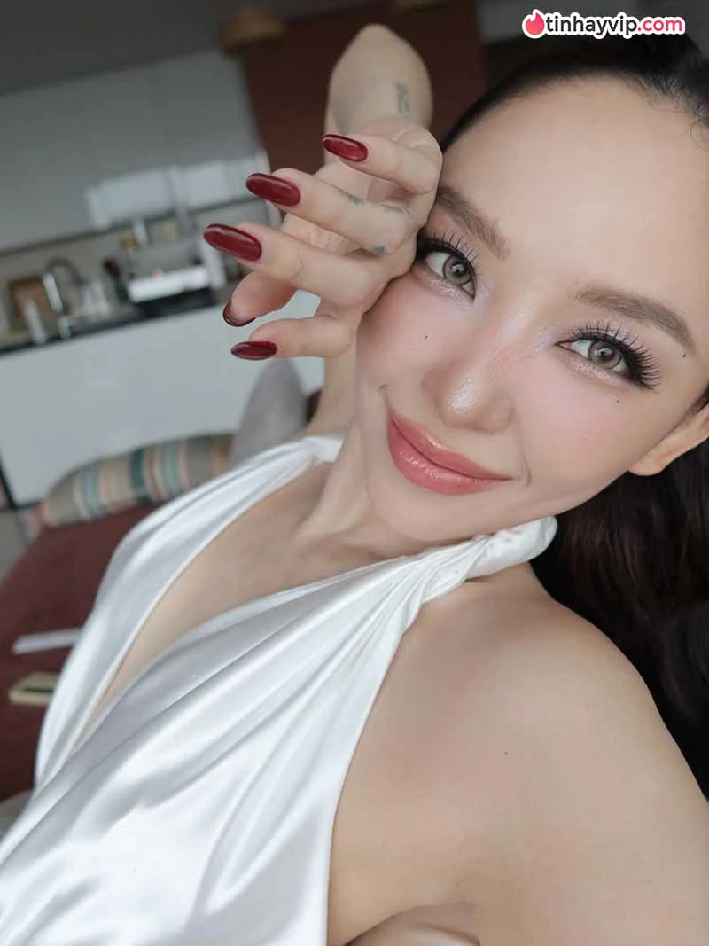 Tóc Tiên khoe body siêu quyến rũ với nội y ren