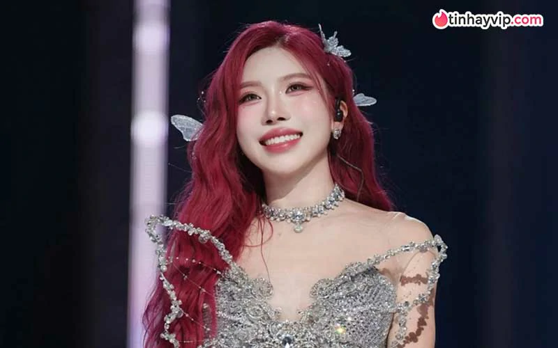 Trang Pháp khoe phong cách mùa hè qua loạt ảnh bikini