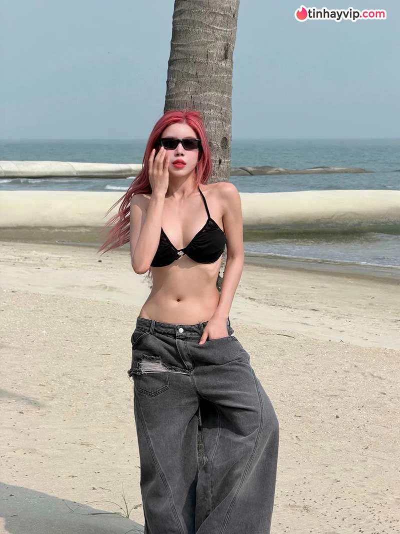 Trang Pháp khoe phong cách mùa hè qua loạt ảnh bikini