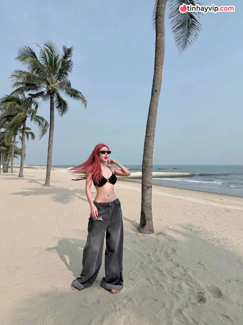 Trang Pháp khoe phong cách mùa hè qua loạt ảnh bikini