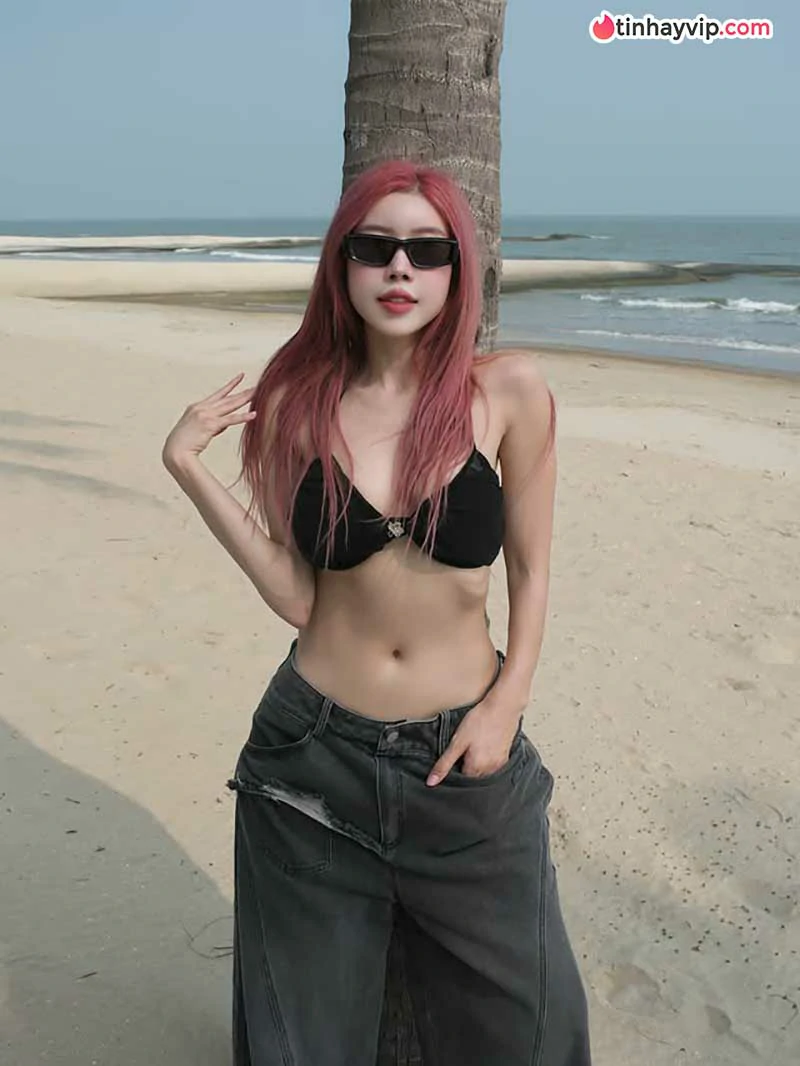 Trang Pháp khoe phong cách mùa hè qua loạt ảnh bikini