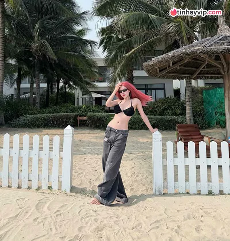 Trang Pháp khoe phong cách mùa hè qua loạt ảnh bikini