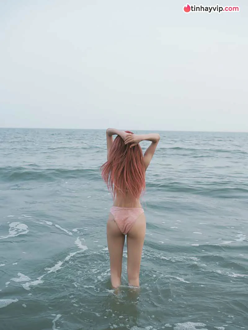 Trang Pháp khoe phong cách mùa hè qua loạt ảnh bikini