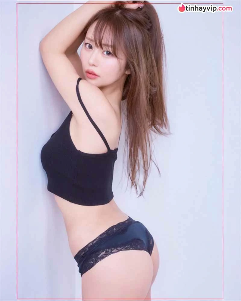 Yuka Iguchi lần đầu lên bìa Weekly Young Jump