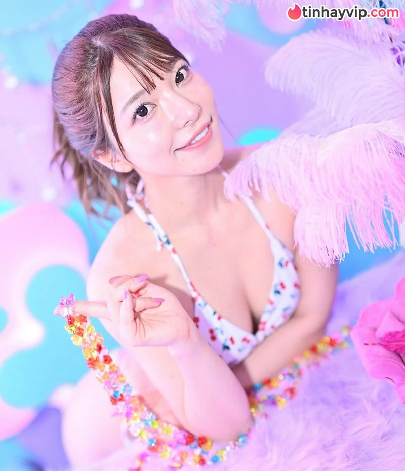 Cựu idol AV Ai Uehara gây bão tại chợ đêm Đài Bắc với nhan sắc khác lạ