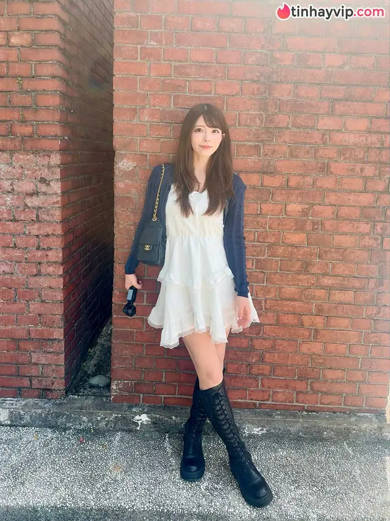 Cựu idol AV Ai Uehara gây bão tại chợ đêm Đài Bắc với nhan sắc khác lạ