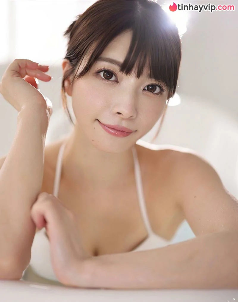 Cựu idol AV Ai Uehara gây bão tại chợ đêm Đài Bắc với nhan sắc khác lạ
