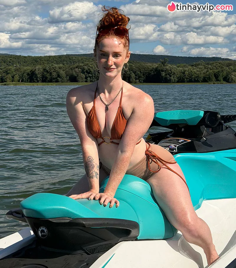 Ngôi sao OnlyFans Amy Ginger Hart kiếm 1,000 đô mỗi ngày nhờ bộ lông nách rực lửa
