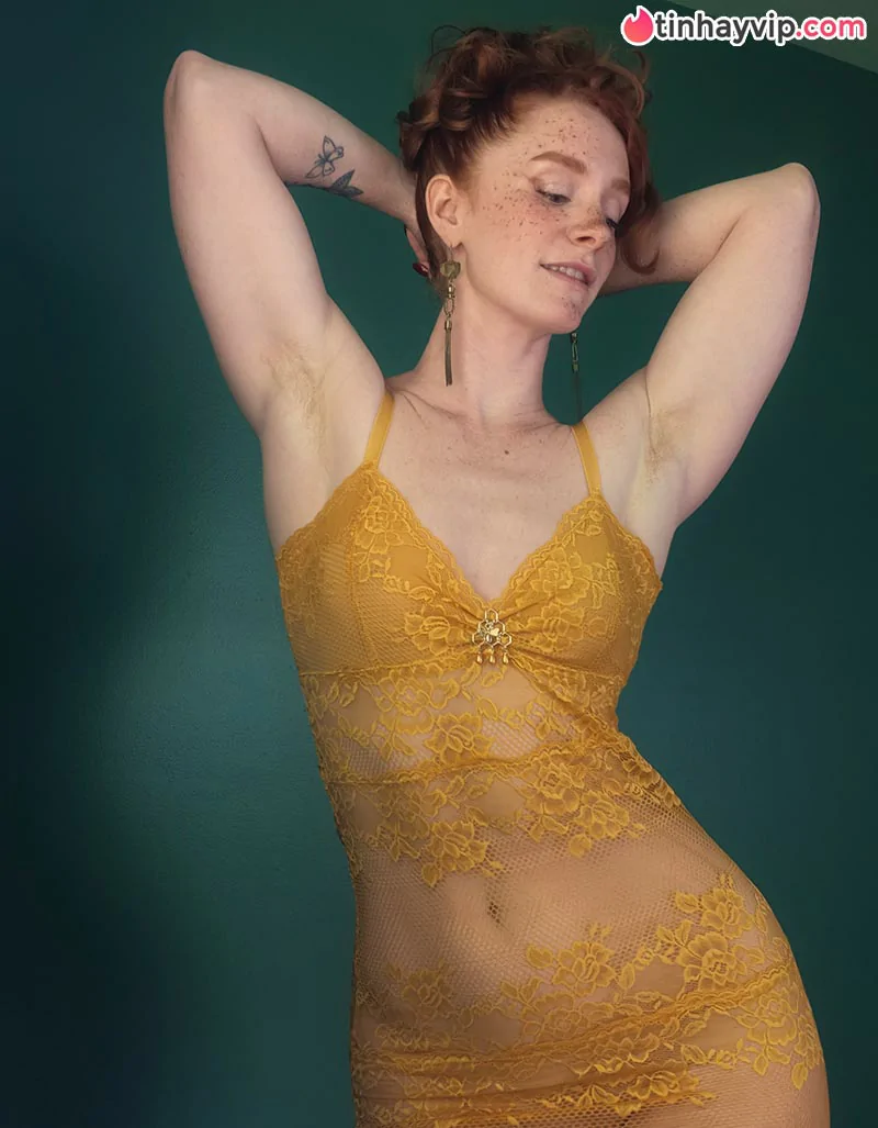 Ngôi sao OnlyFans Amy Ginger Hart kiếm 1,000 đô mỗi ngày nhờ bộ lông nách rực lửa