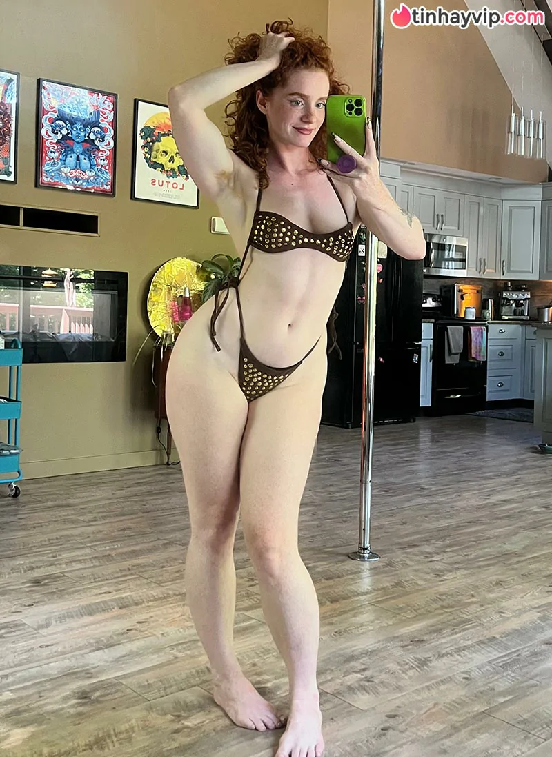 Ngôi sao OnlyFans Amy Ginger Hart kiếm 1,000 đô mỗi ngày nhờ bộ lông nách rực lửa
