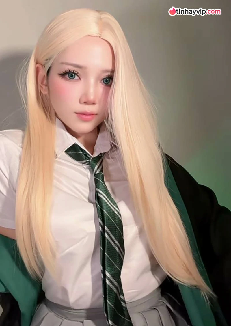 Astasiia Dream đu trend Draco Malfoy bản nữ cực thần thái