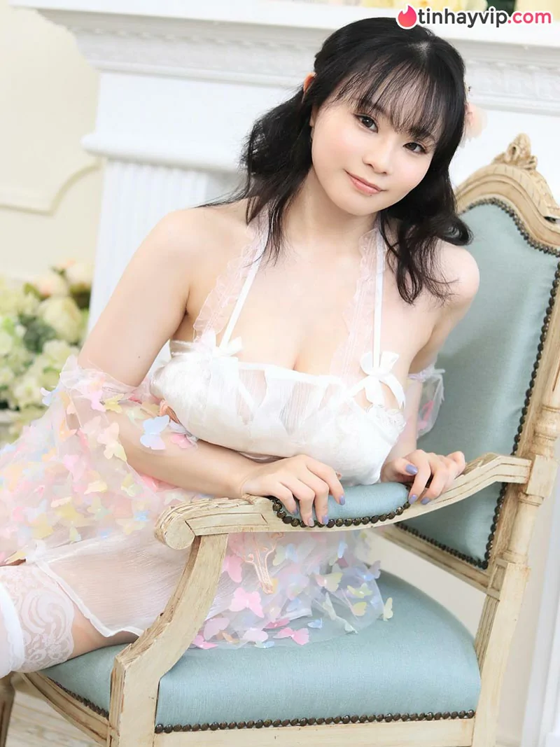 Fumika Nakayama thừa nhận quá khứ "hai mặt" thuở mới đóng phim 18+