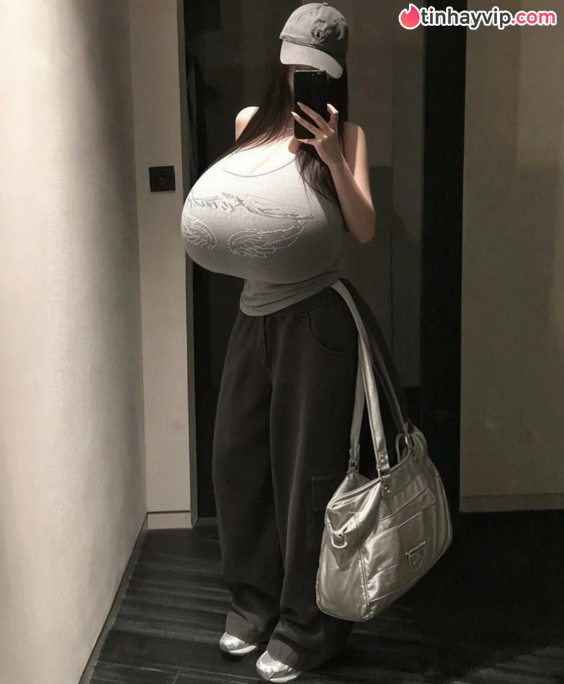 Hot girl Instagram khiến CĐM ngộp thở trước thân hình quá đỗi bốc lửa