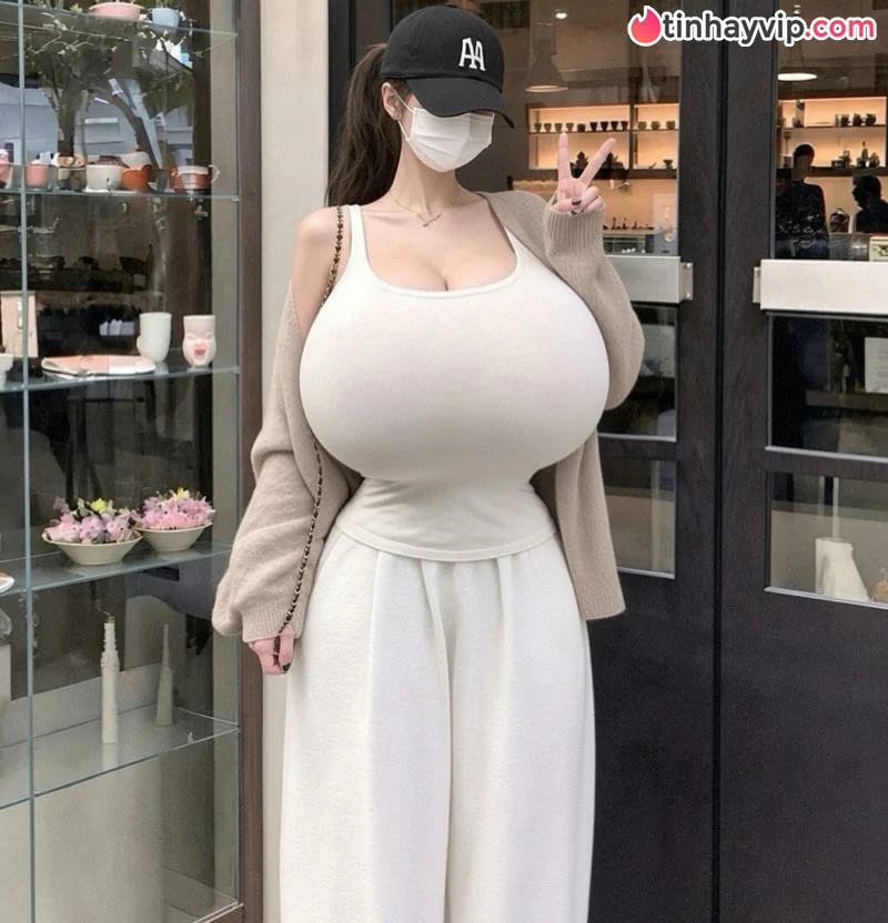 Hot girl Instagram khiến CĐM ngộp thở trước thân hình quá đỗi bốc lửa