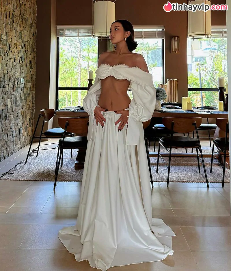 Hot TikToker Khánh Huyền 2K4 đốt mắt CĐM với bộ ảnh bikini xẻ hông cực bạo