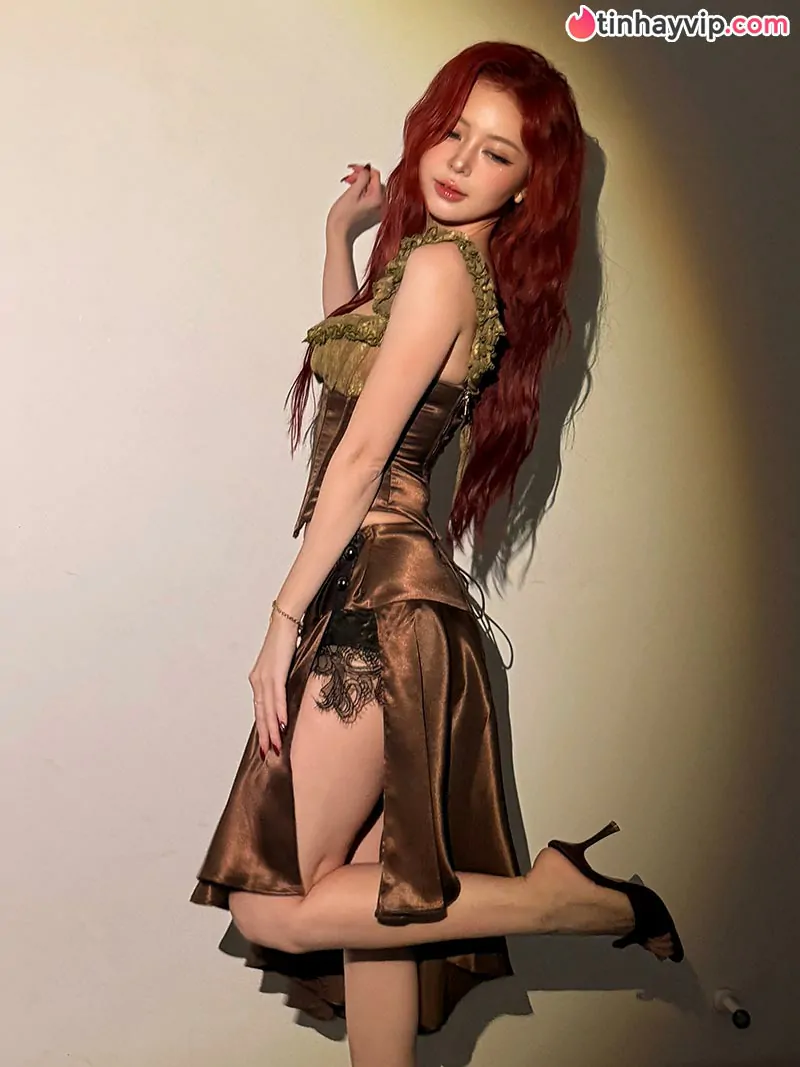 Liz Kim Cương khoe vóc dáng ngoài 30 bén ngót trong loạt ảnh mới
