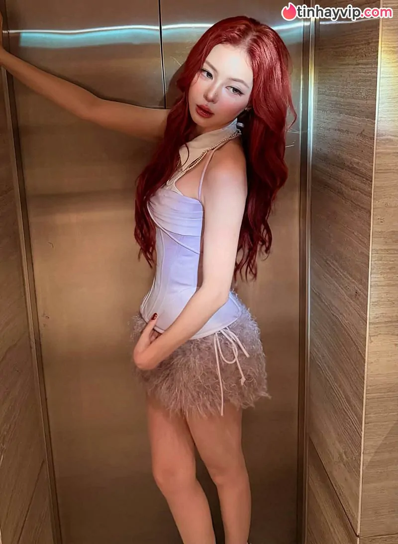 Liz Kim Cương khoe vóc dáng ngoài 30 bén ngót trong loạt ảnh mới
