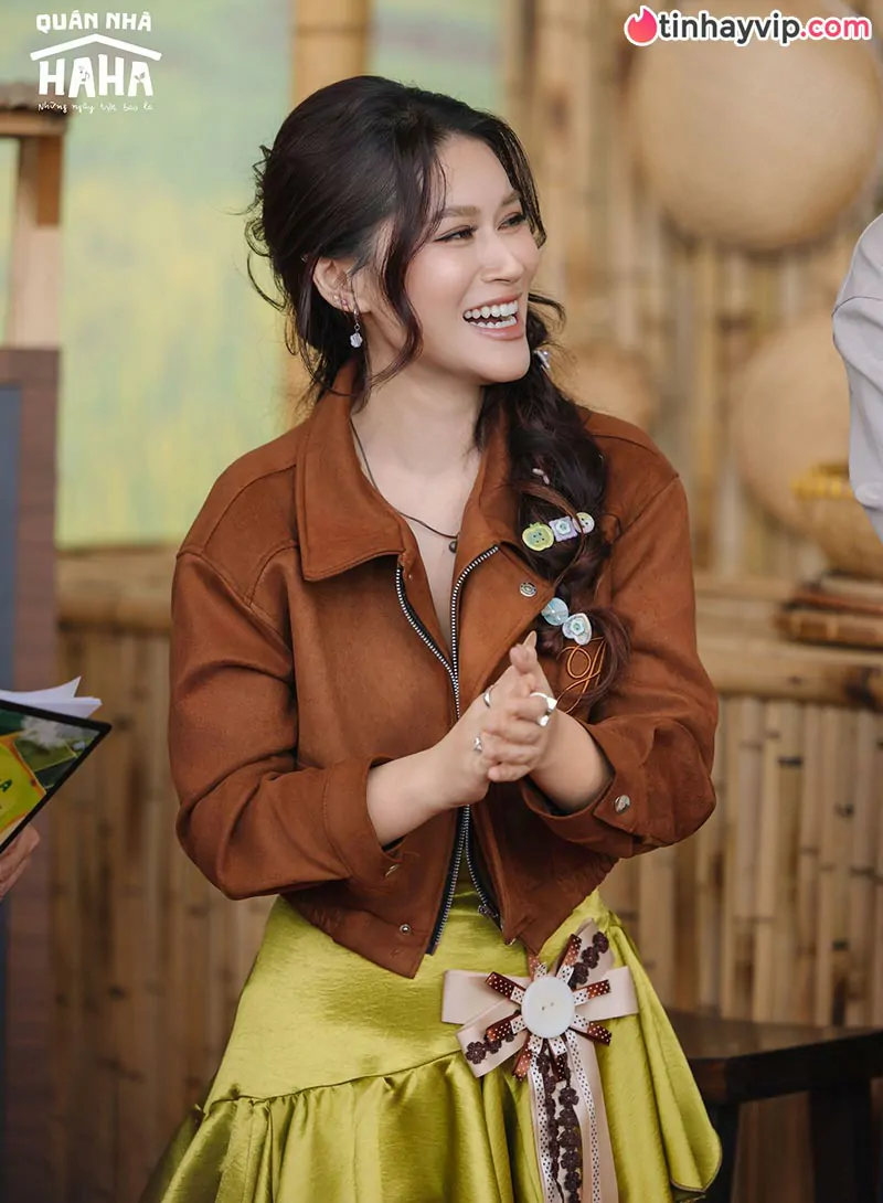 Ngọc Thanh Tâm diện outfit bó sát khoe đường cong cực phẩm khiến cõi mạng say đắm