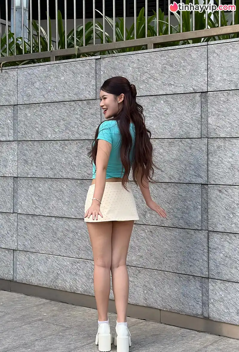 Ngọc Thanh Tâm diện outfit bó sát khoe đường cong cực phẩm khiến cõi mạng say đắm