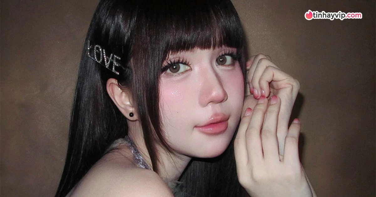 Ngọc Trinh gây chú ý với diện mạo trẻ trung ngọt ngào