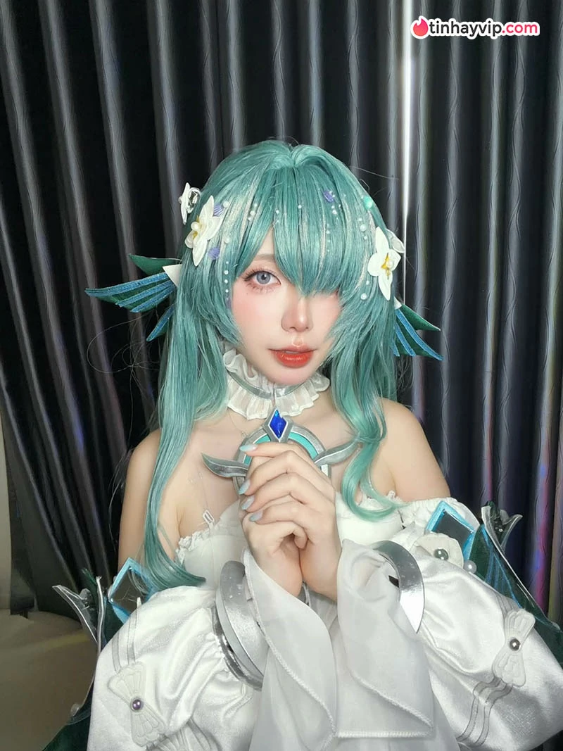 Remind Nè cosplay tiên cá Vodyanitsa quyến rũ hớp hồn fan